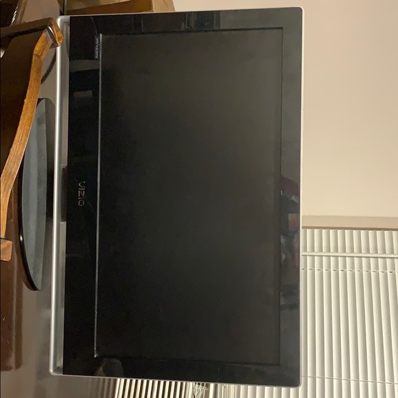 VIZIO FLATSCREEN 26” - Picture 2 of 4